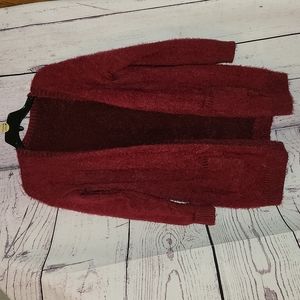 Super soft eyelash cardigan. No size tag measures 20" x 33" Valentines Day